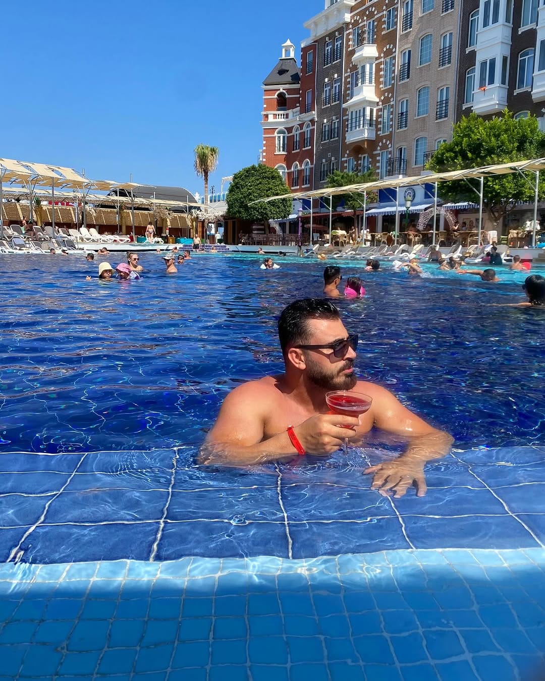 Post 6 by Mete Özgür Açıkgöz on Instagram (image)