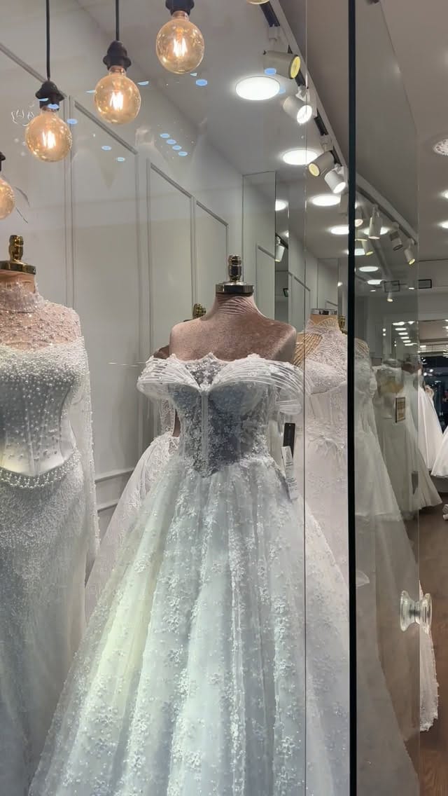 Post 8 by THE BRIDE on Instagram (video)