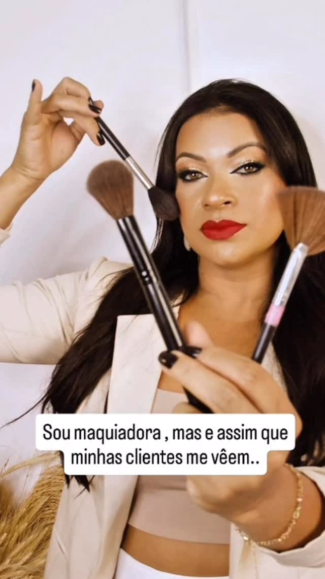 Post 2 by Renata Santos on Instagram (video)