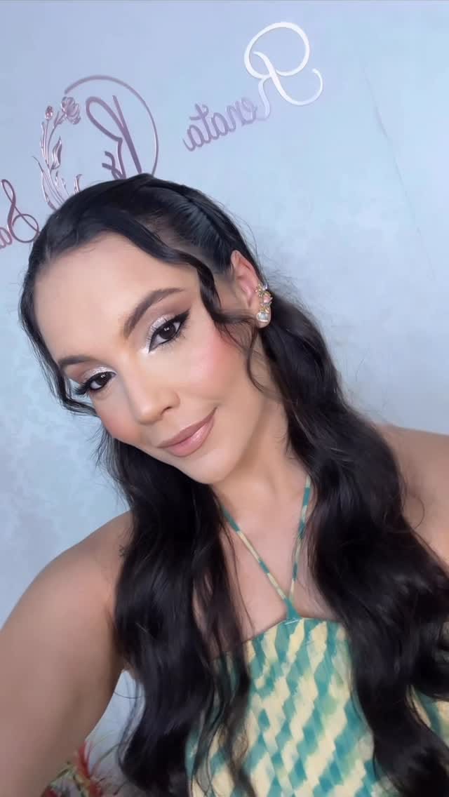 Post 6 by Renata Santos on Instagram (video)