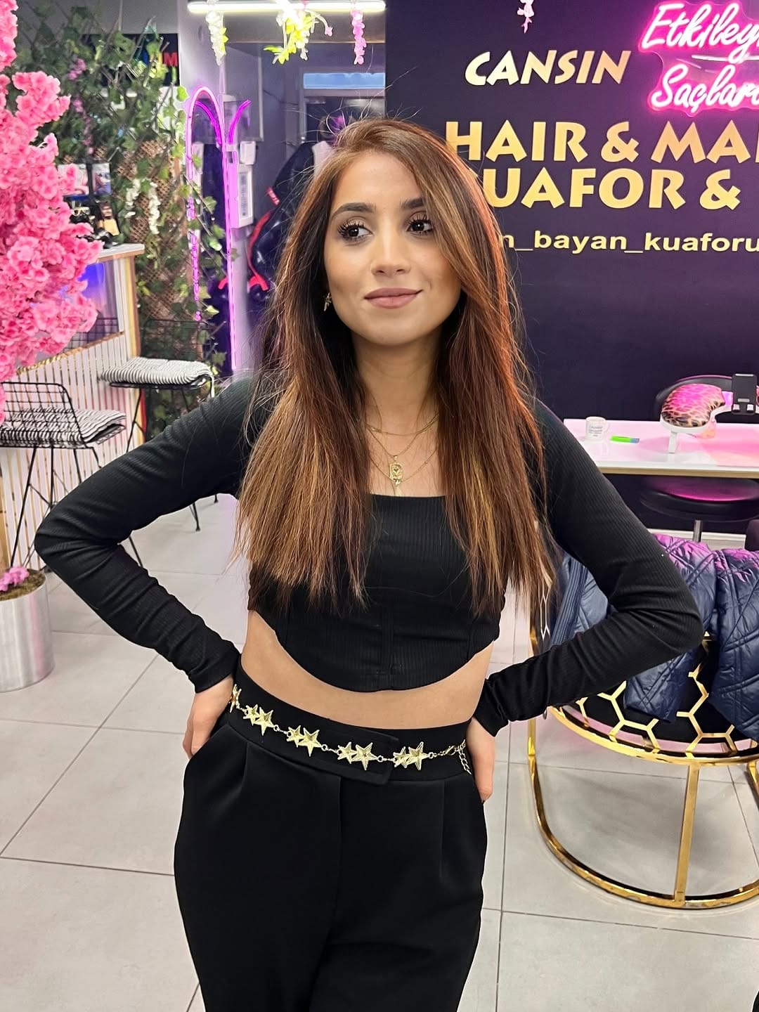 Post 10 by 𝐂𝐀𝐍𝐒𝐈𝐍 𝐇𝐀𝐈̇𝐑 𝐌𝐀𝐊𝐄’𝐔𝐏 𝐀𝐑𝐓𝐈̇𝐒𝐓/ 𝐒𝐎𝐋𝐀𝐑𝐈̇𝐔𝐌 on Instagram (carousel)