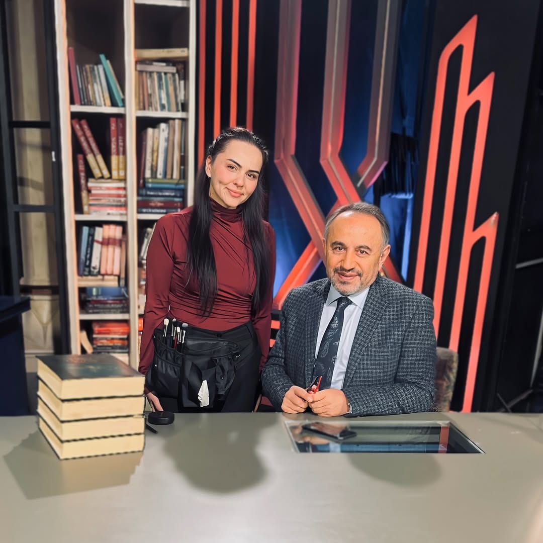 Post 3 by Makeup Artist Ayşegül Kutlu on Instagram (carousel)