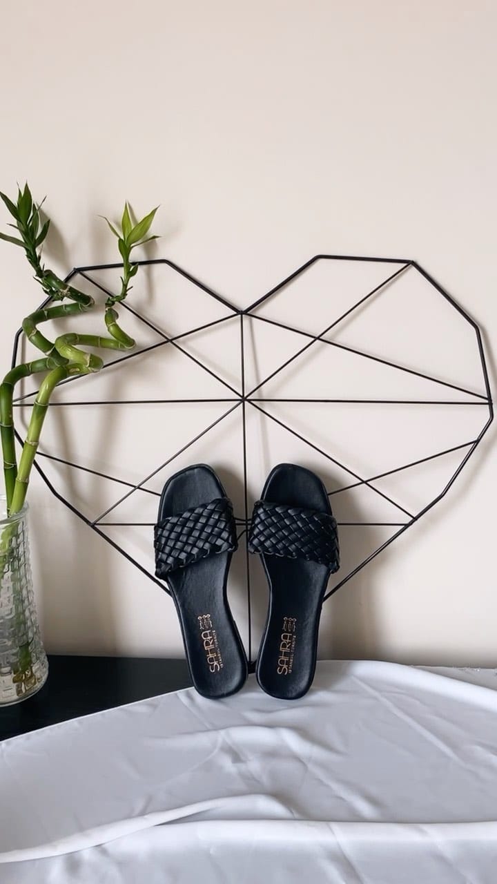 Post 1 by Can’s Bag&Slipper on Instagram (video)