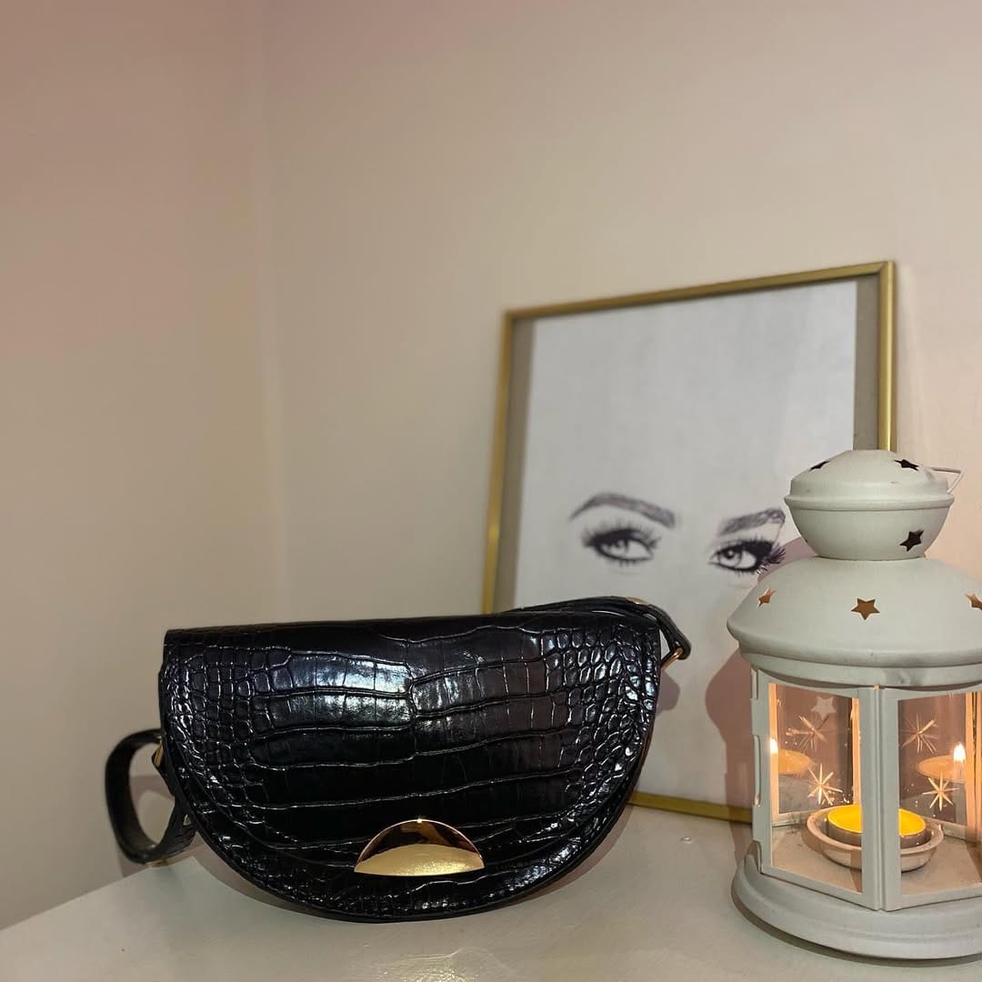 Post 10 by Can’s Bag&Slipper on Instagram (carousel)