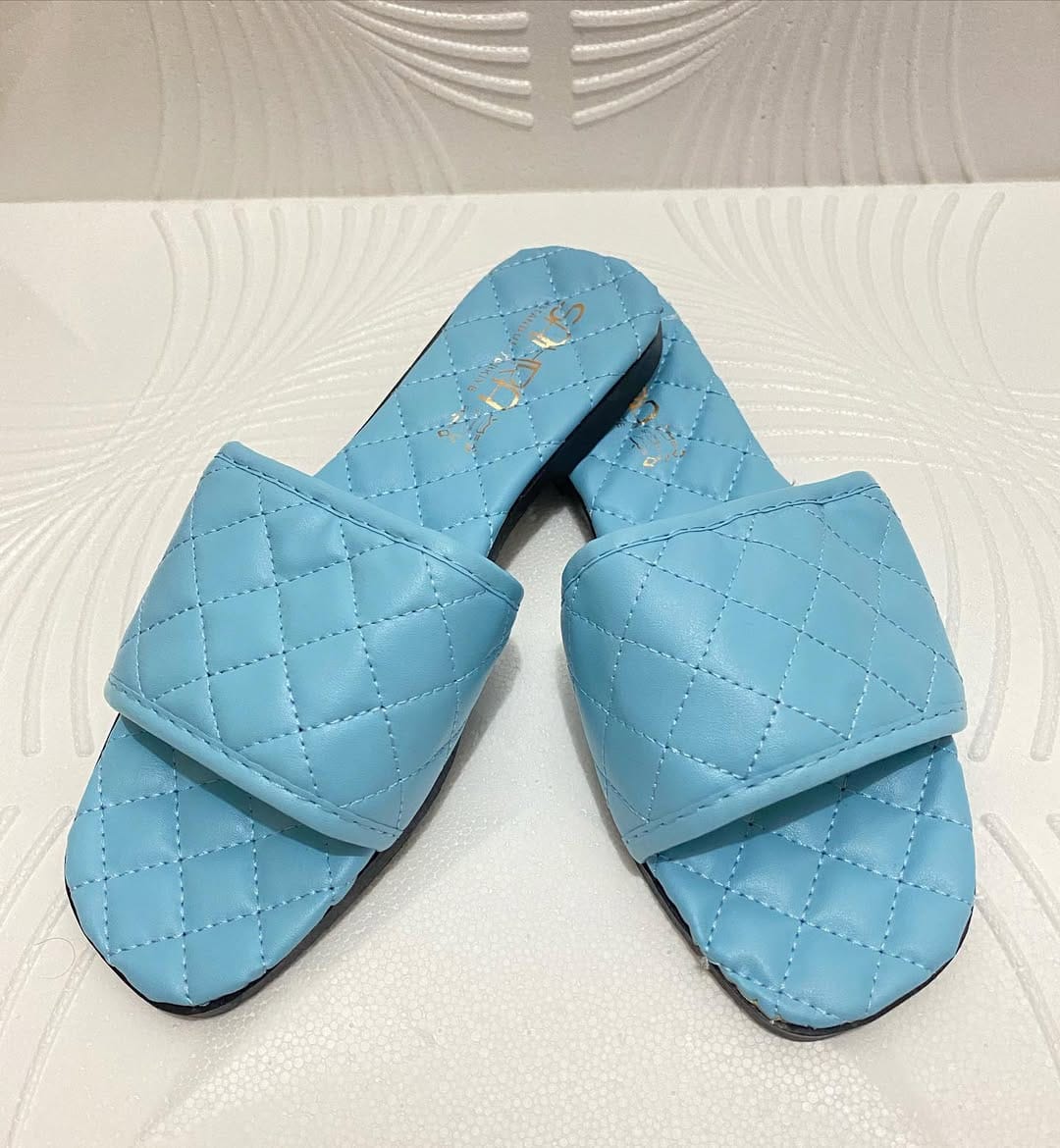 Post 6 by Can’s Bag&Slipper on Instagram (carousel)