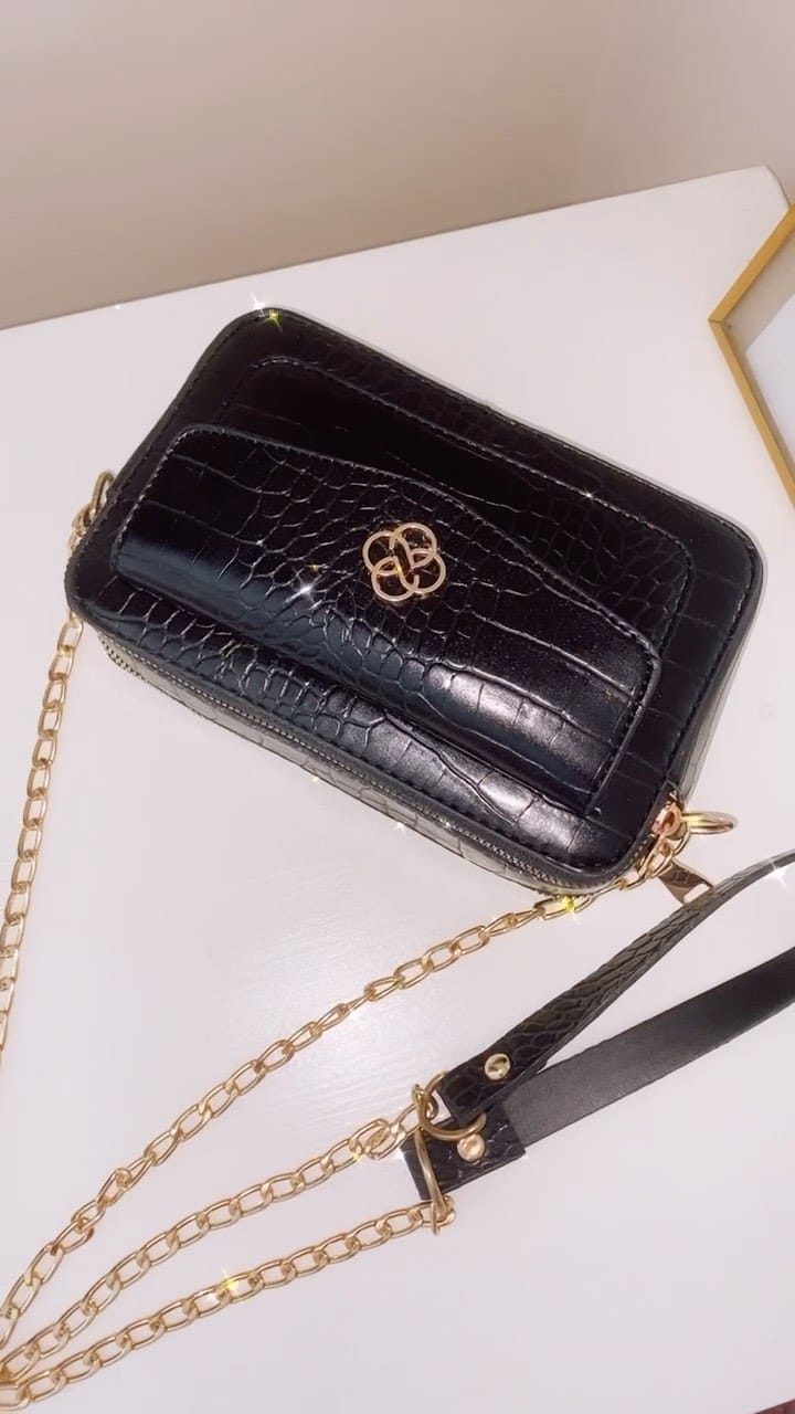 Post 8 by Can’s Bag&Slipper on Instagram (video)