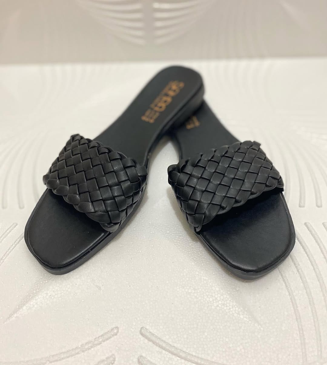 Post 7 by Can’s Bag&Slipper on Instagram (carousel)