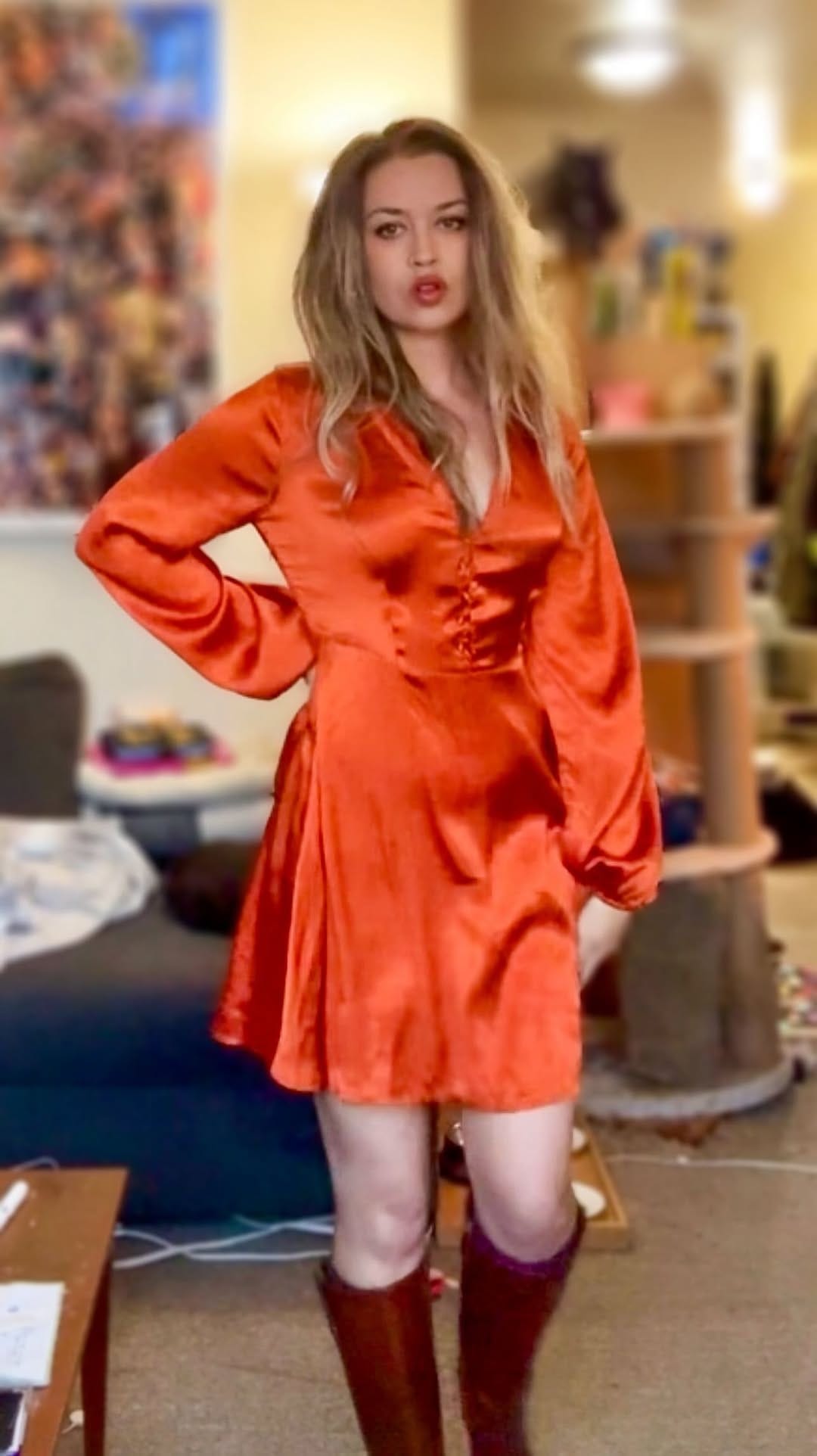 Post 4 by 𝓛𝓮𝔁 on Instagram (video)