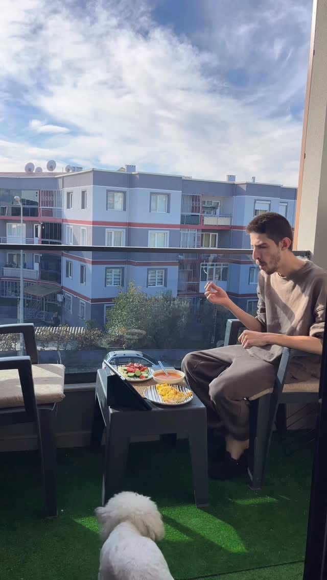 Post 3 by Melih Yavuz on Instagram (video)