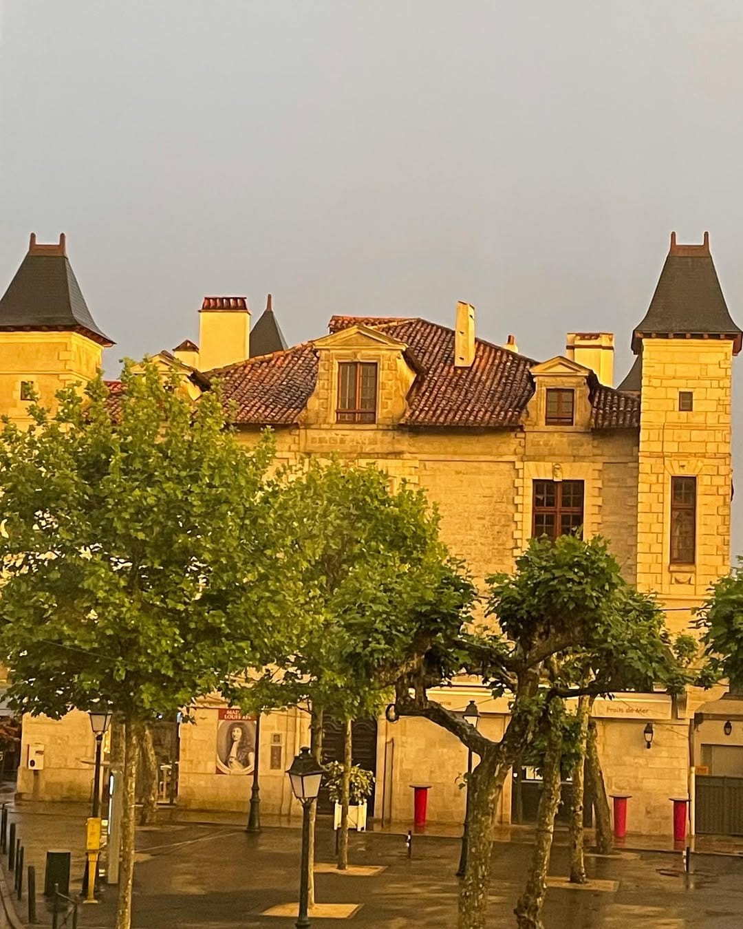 Post 7 by Location Fleur de Luz on Instagram (image)
