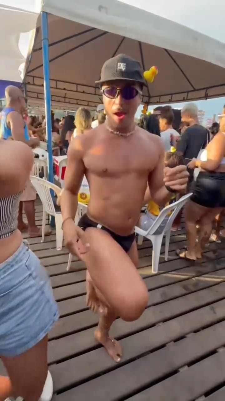 Post 4 by Yaquine Henriques on Instagram (video)
