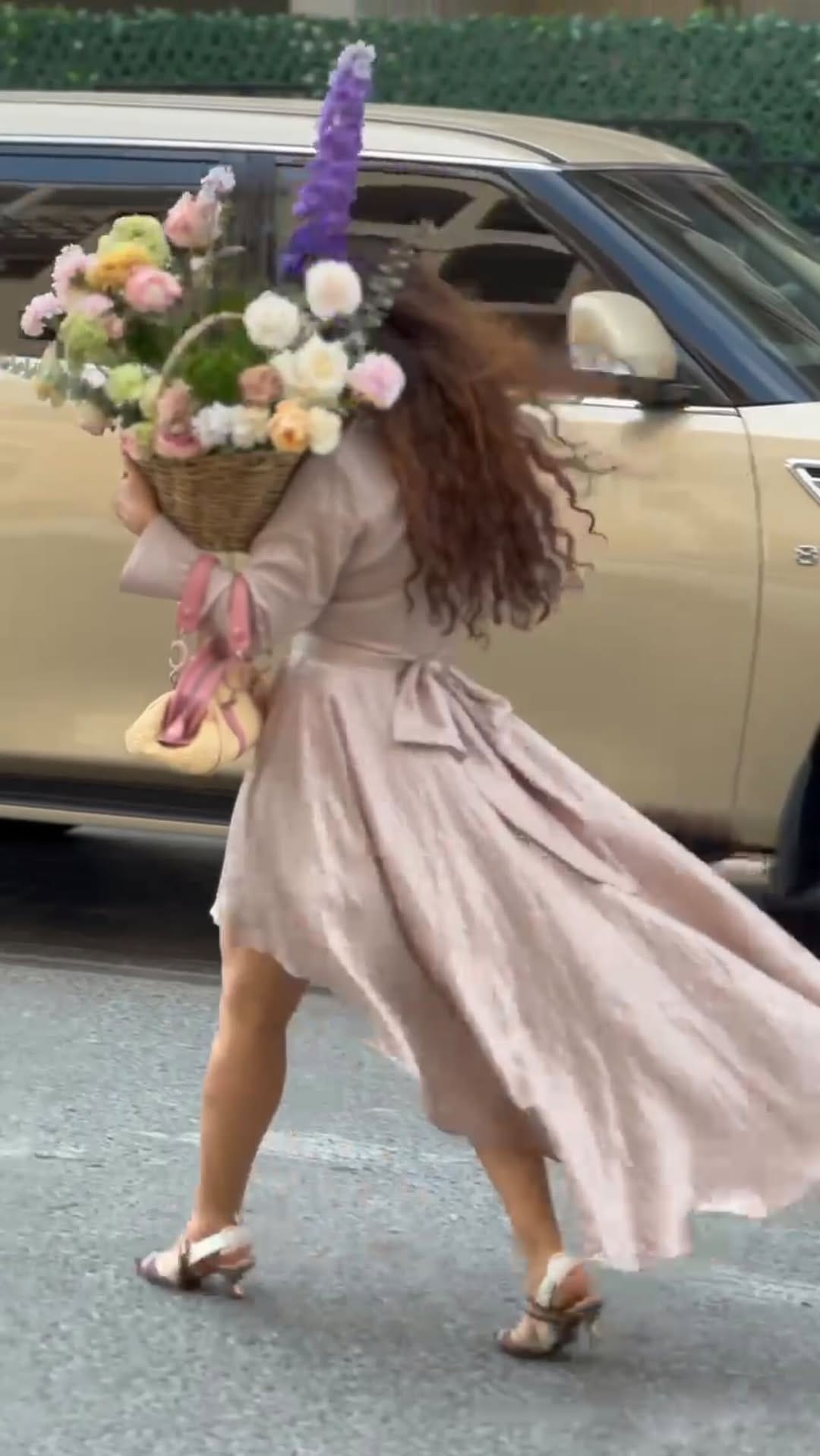 Post 7 by M a h s a on Instagram (video)
