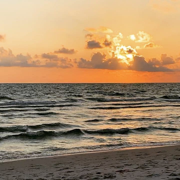 Post 6 by STYLISH TRAVELER on Instagram (video)