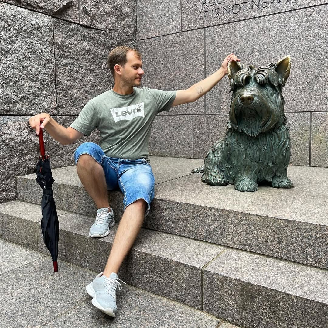 Post 5 by STYLISH TRAVELER on Instagram (image)
