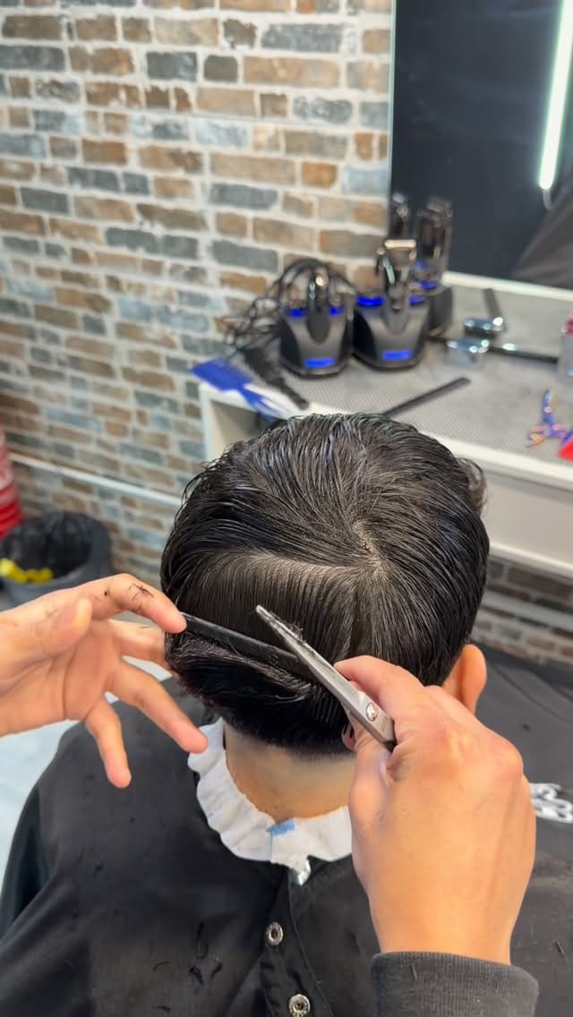 Post 4 by BARBERÍA PALACE BARBER on Instagram (video)