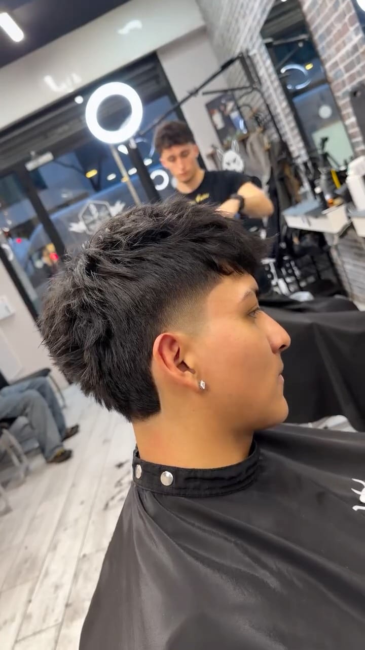 Post 3 by BARBERÍA PALACE BARBER on Instagram (video)