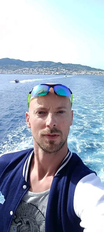 Post 10 by 𝐆𝐞𝐫𝐭 𝐉ä𝐫𝐯𝐞𝐦𝐞𝐭𝐬 on Instagram (video)