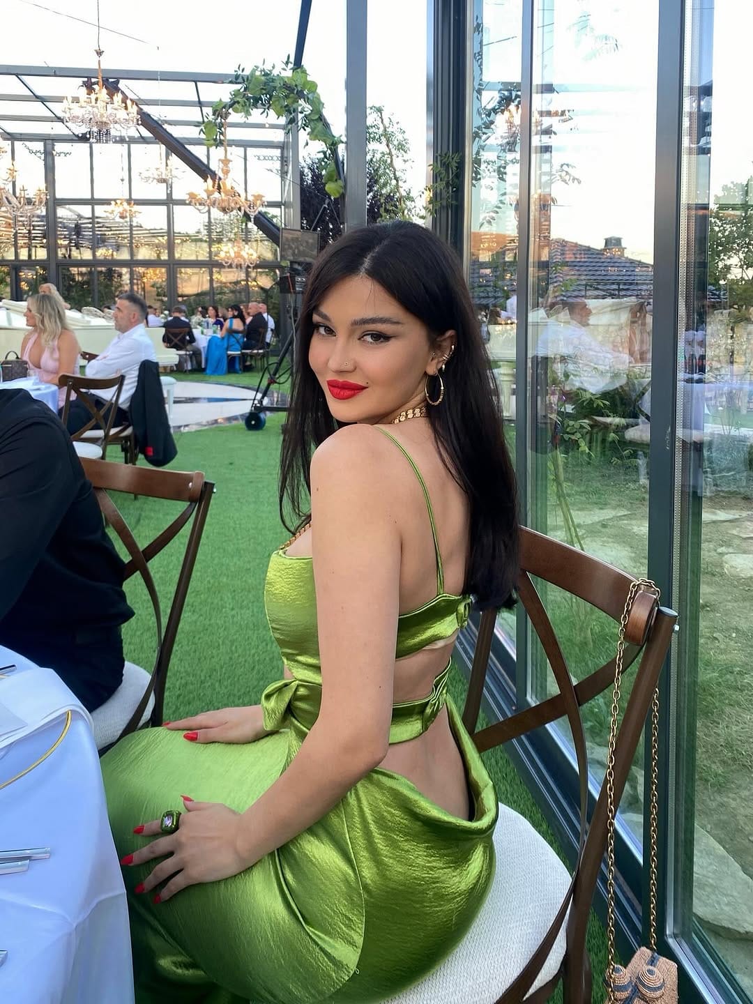 Post 10 by Luiza Hasani on Instagram (carousel)