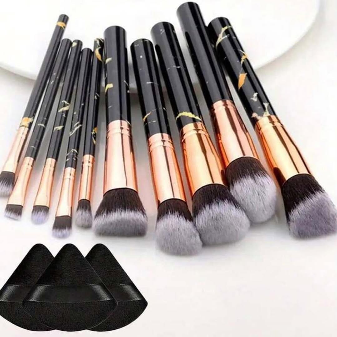 Post 8 by Vip Makeup 💋 Vente de produits cosmétiques on Instagram (carousel)