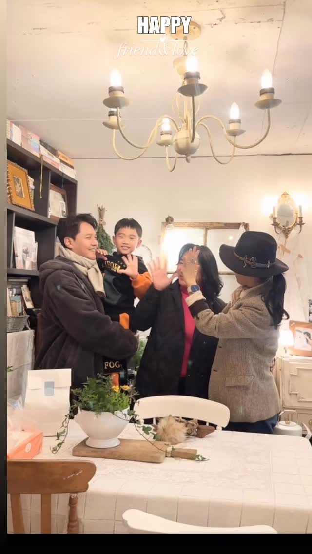 Post 4 by 헤이지 on Instagram (video)