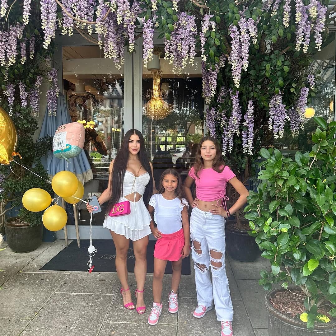 Post 7 by Aitana on Instagram (carousel)