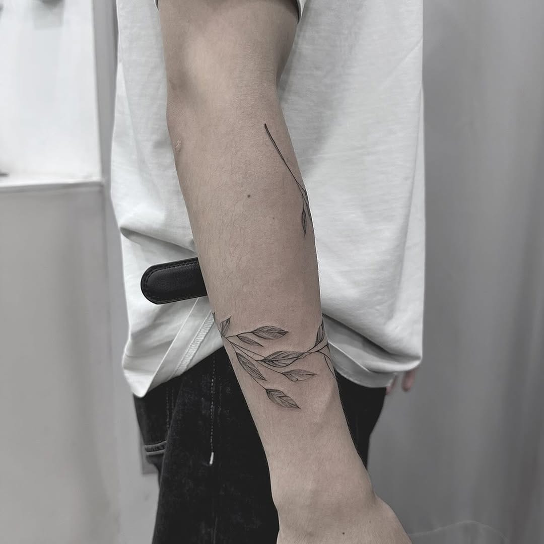 Post 2 by 홍대타투 타투고 on Instagram (image)