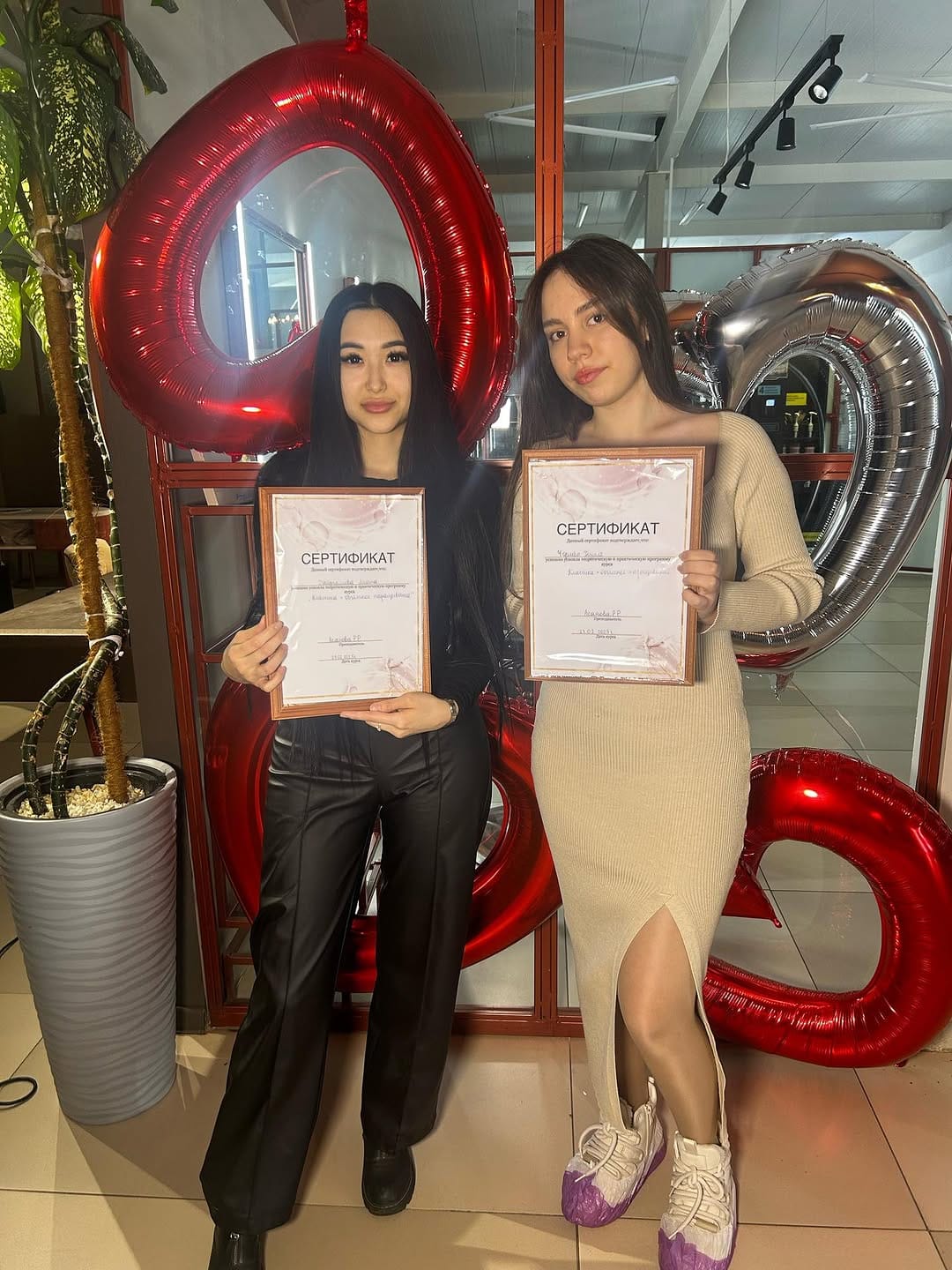 Post 6 by РЕСНИЦЫ/ОБУЧЕНИЕ/НАРАЩИВАНИЕ РЕСНИЦ on Instagram (carousel)