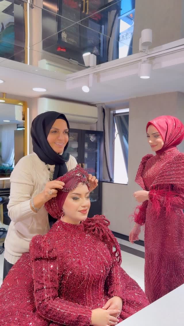 Post 9 by Tesettür Gelinlik / Nişanlık / Kına Elbiseleri on Instagram (video)