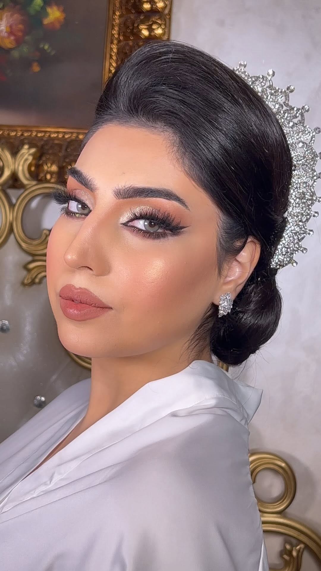 Post 4 by Makeup By Amaloshi on Instagram (video)
