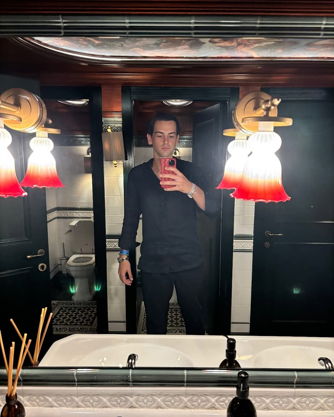 Post 2 by Luis Jaume on Instagram (carousel)