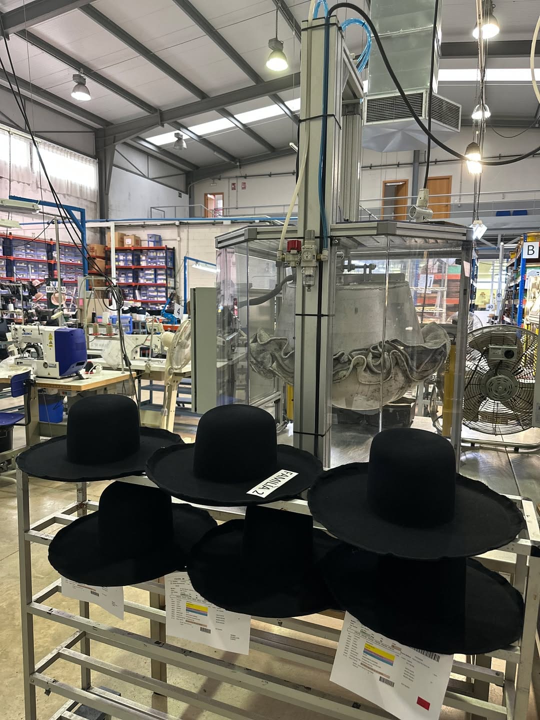 Post 5 by Fernández y ROCHE Sombreros on Instagram (video)