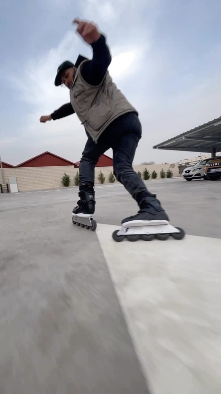 Post 4 by Victor Caballero Mazacotte ⚡ on Instagram (video)