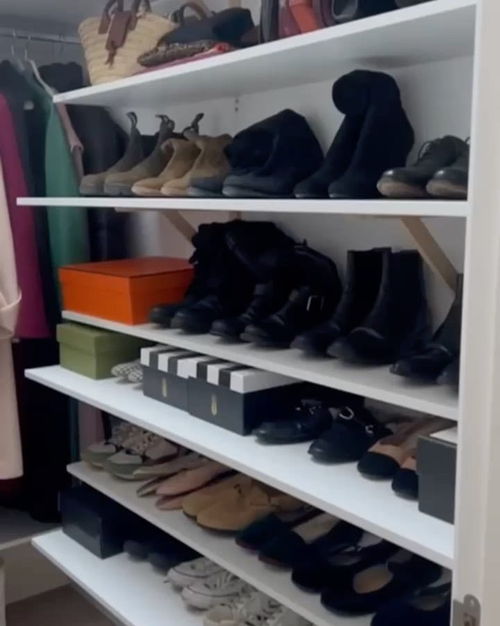 Post 4 by HENKÔ on Instagram (video)