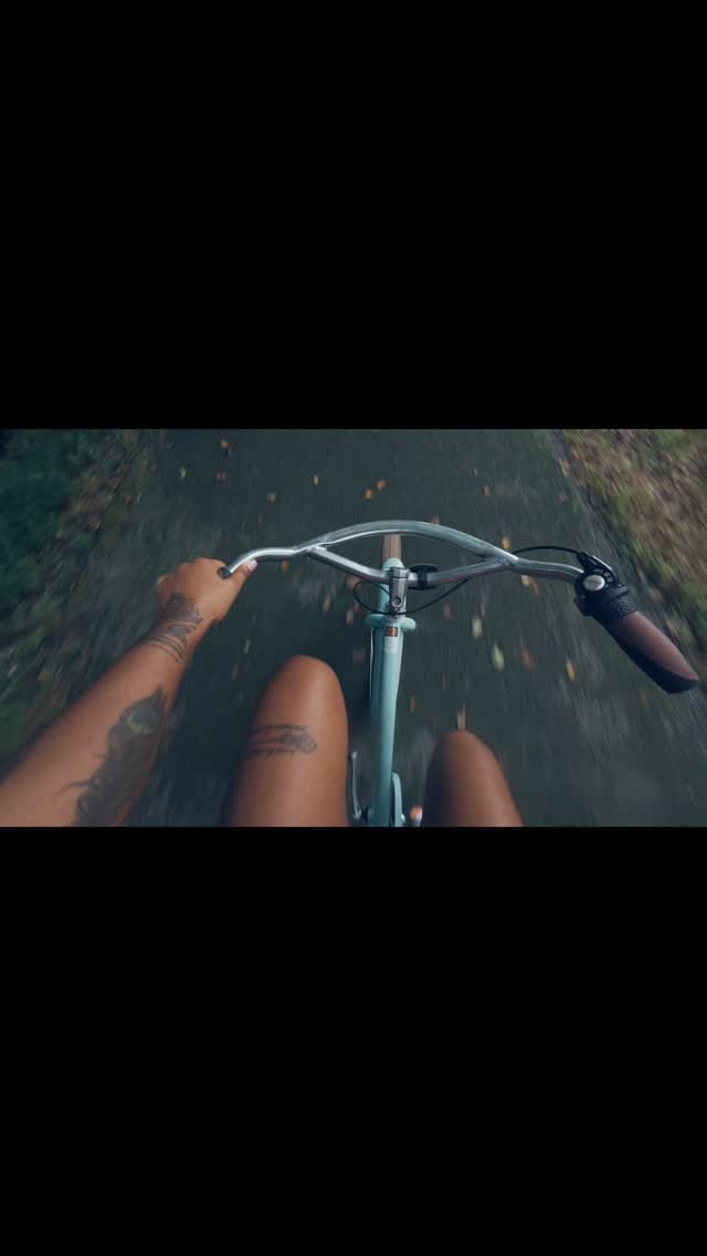 Post 6 by Fe on Instagram (video)