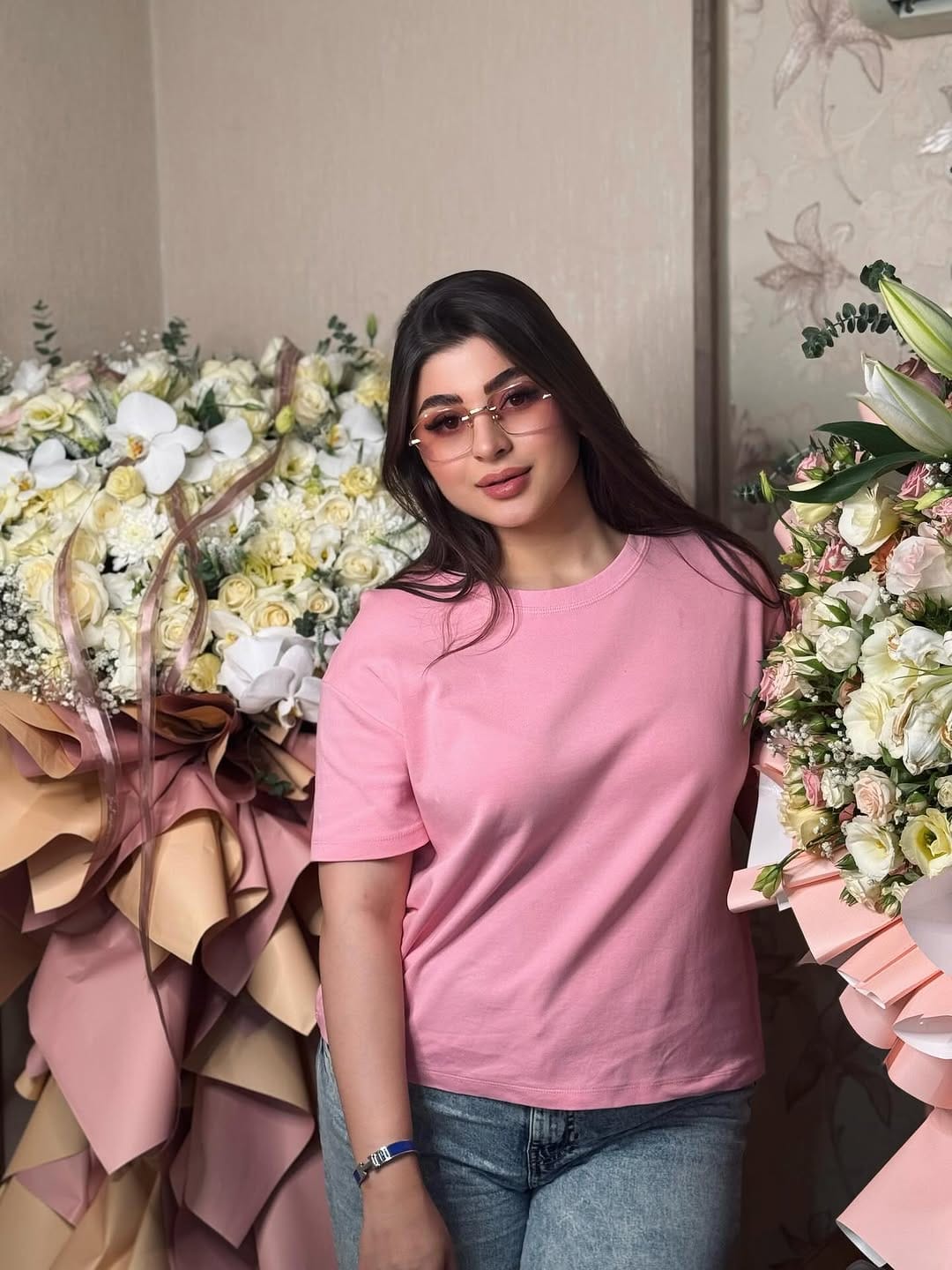 Post 3 by رومــــــينا طالـــــــبى💎 on Instagram (carousel)