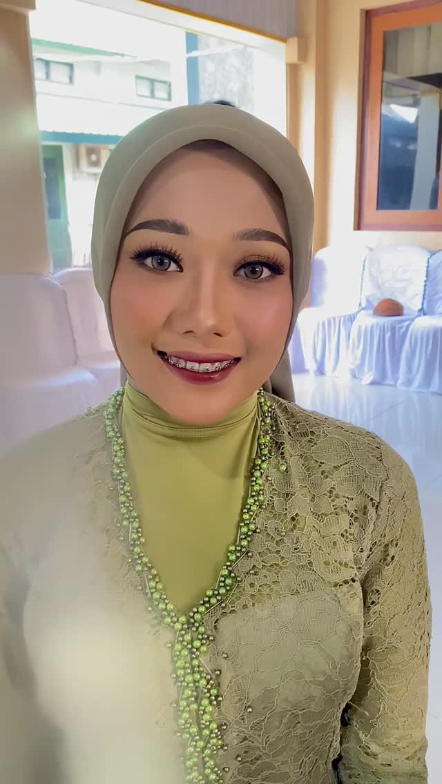 Post 6 by MUA JAKARTA - MAGELANG on Instagram (video)