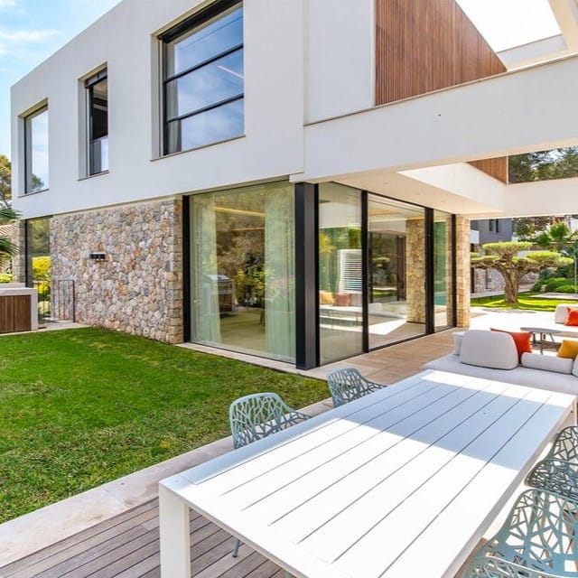 Post 6 by Jürgen TERHÜRNE PROPERTIES on Instagram (carousel)