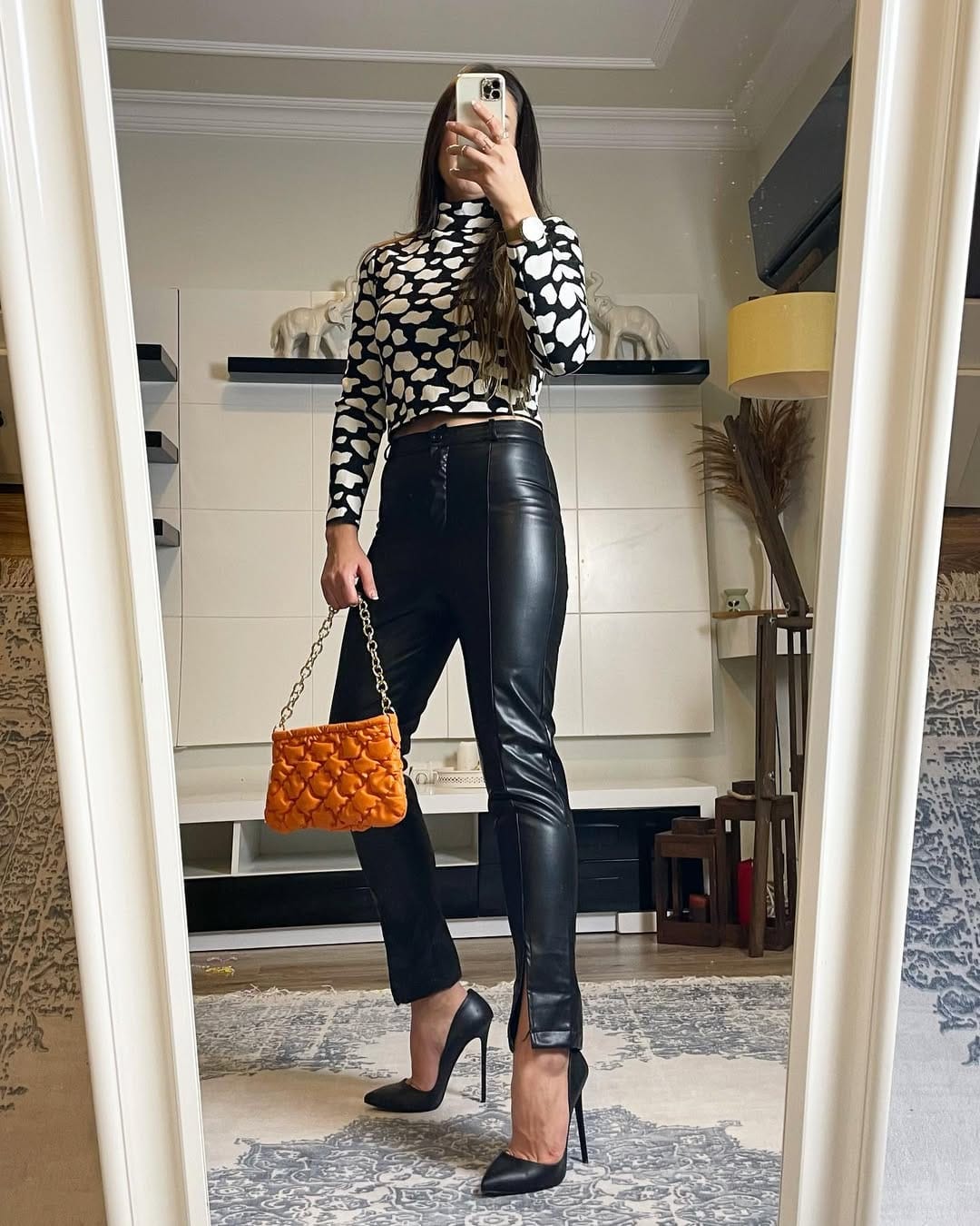 Post 10 by Kadın giyim - Moda - Butik on Instagram (carousel)