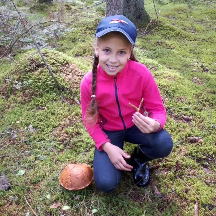 Post 1 by Polina Nikolaeva on Instagram (video)