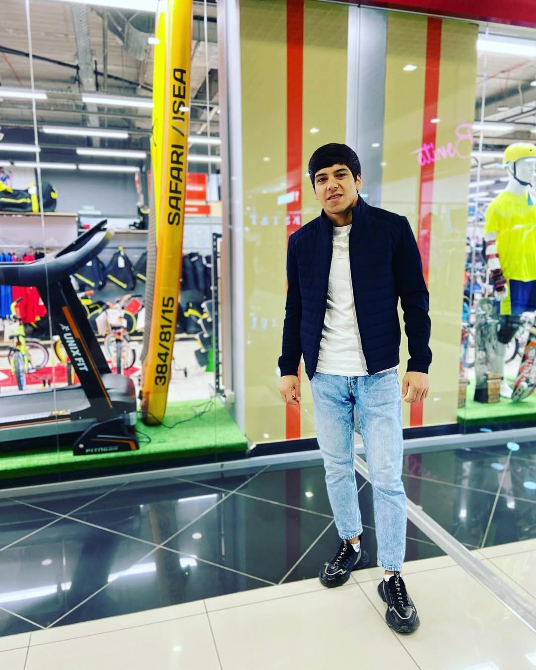 Post 8 by Kayfarik13_13 on Instagram (carousel)