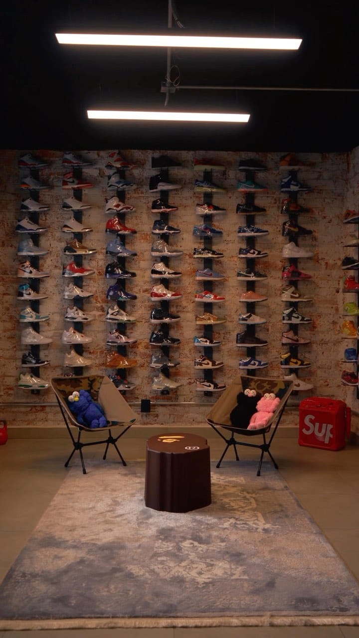 Post 10 by NASTY SNEAKERS on Instagram (video)