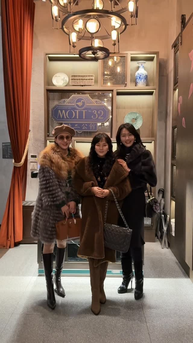 Post 1 by HAN JI YOUNG on Instagram (video)