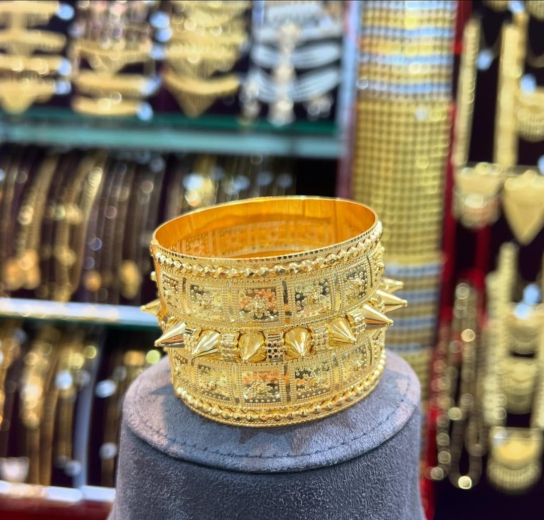 Post 4 by @mahnam_gold on Instagram (carousel)