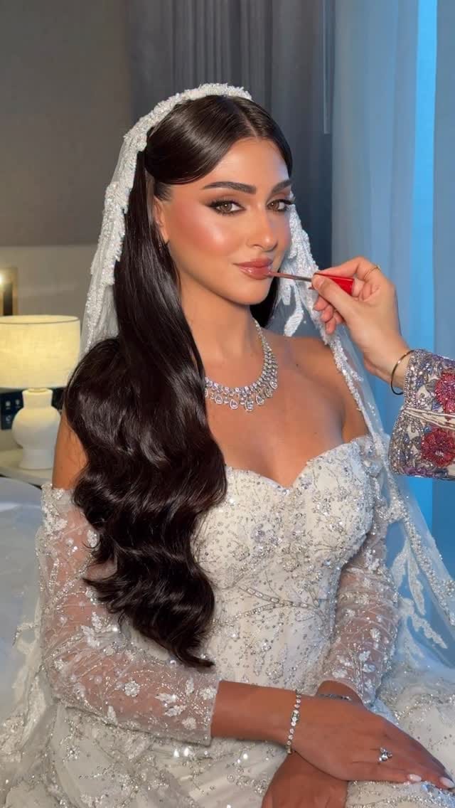Post 8 by Fatima Makeup on Instagram (video)