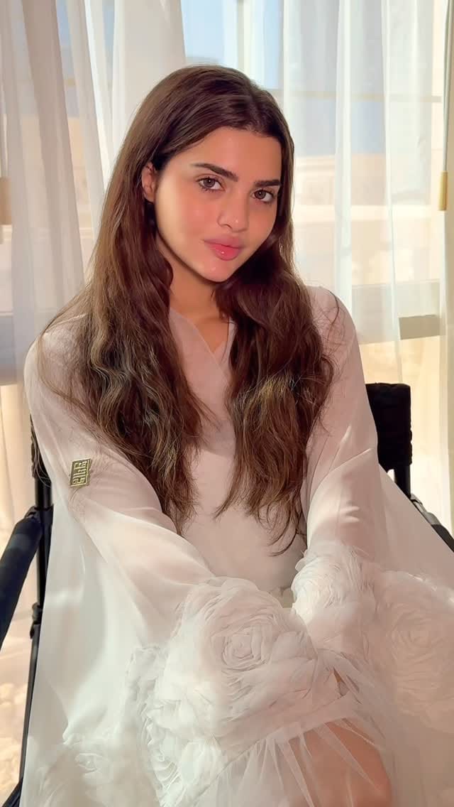 Post 6 by Fatima Makeup on Instagram (video)