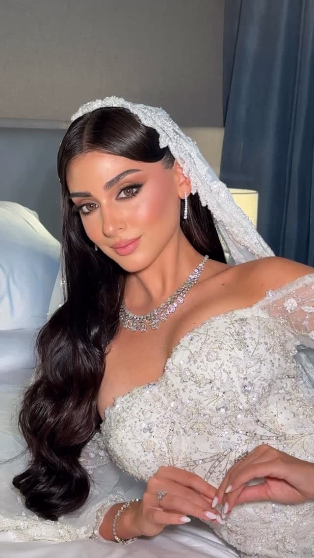 Post 9 by Fatima Makeup on Instagram (video)