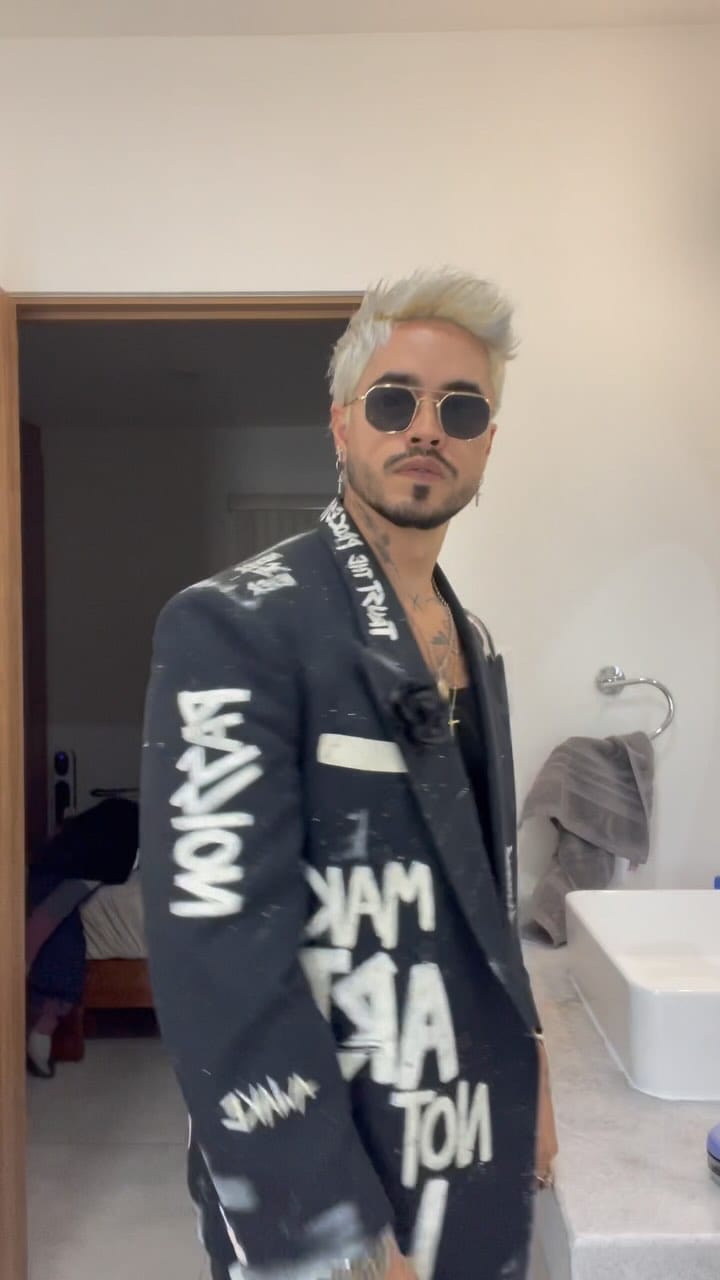 Post 9 by A M R G O. on Instagram (video)