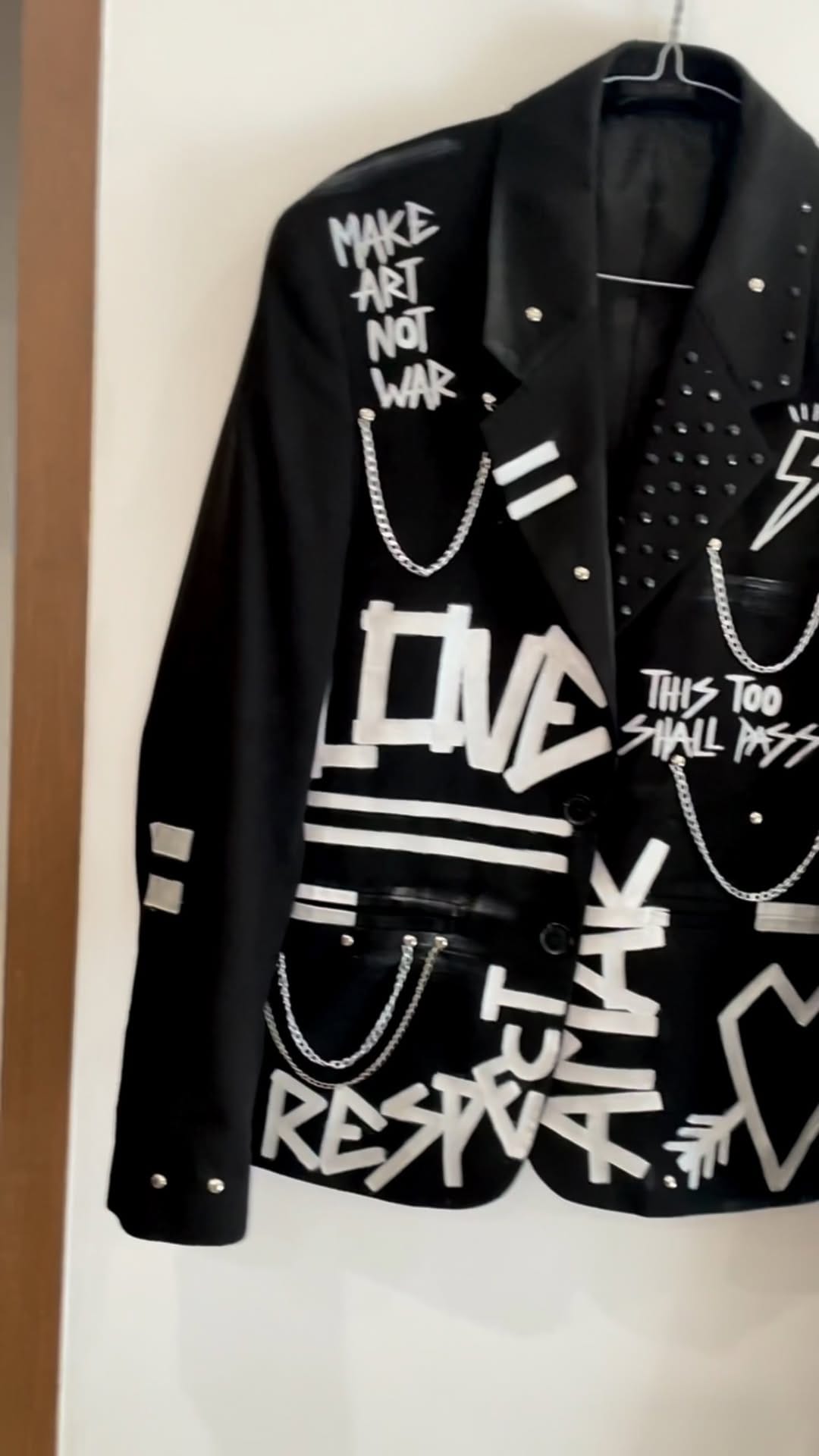 Post 8 by A M R G O. on Instagram (video)