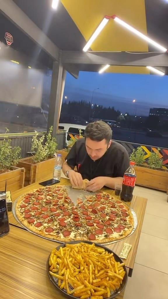 Post 4 by Pizzagram on Instagram (video)