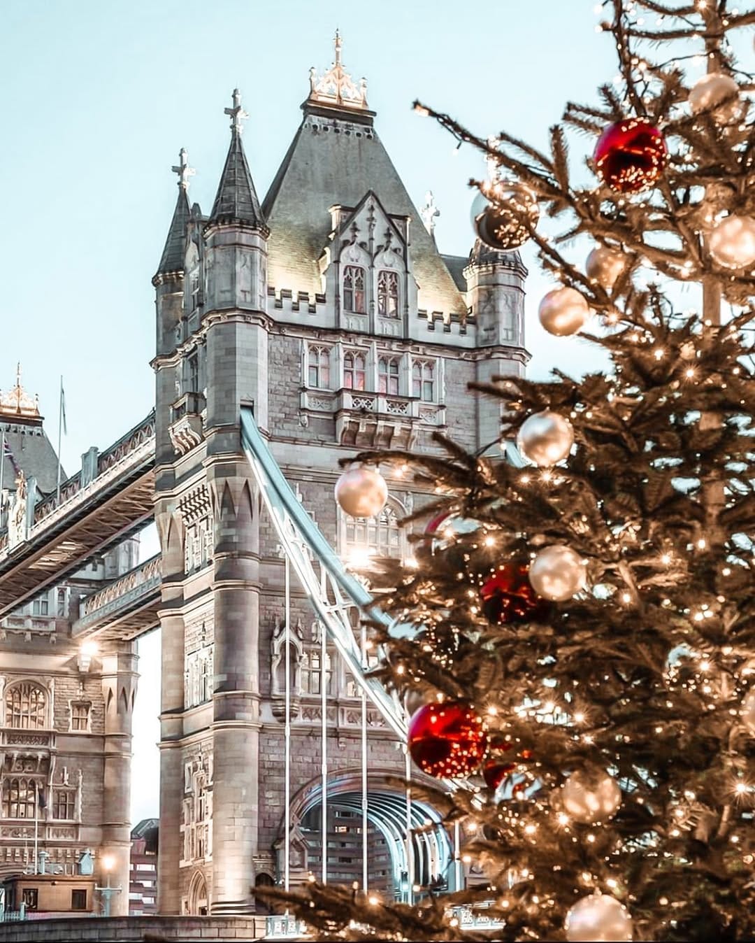Post 7 by @prettylondoncity on Instagram (image)